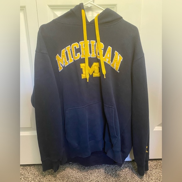 UofM Hoodie Médium - Picture 1 of 4